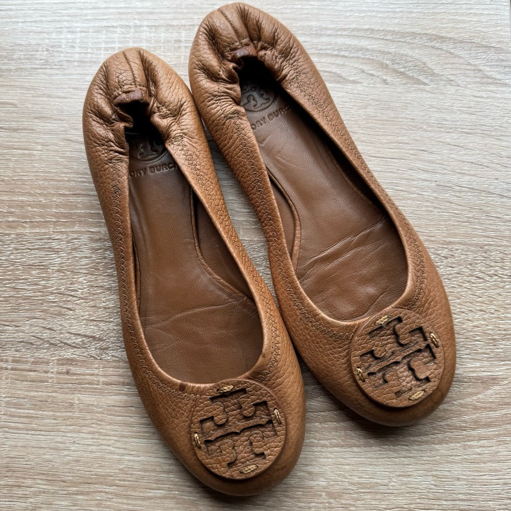 Tory Burch Travel Leather Flats with Leather Logo Ballet Flats